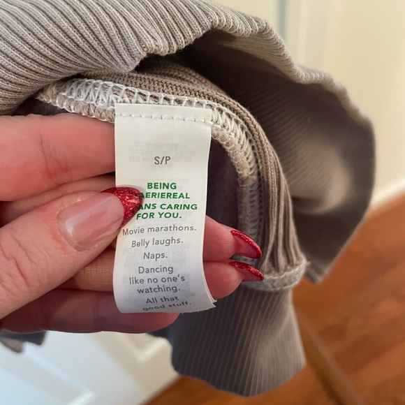 Aerie Tres Chic Keyhole Sweatshirt NWOT - Picture 15 of 15